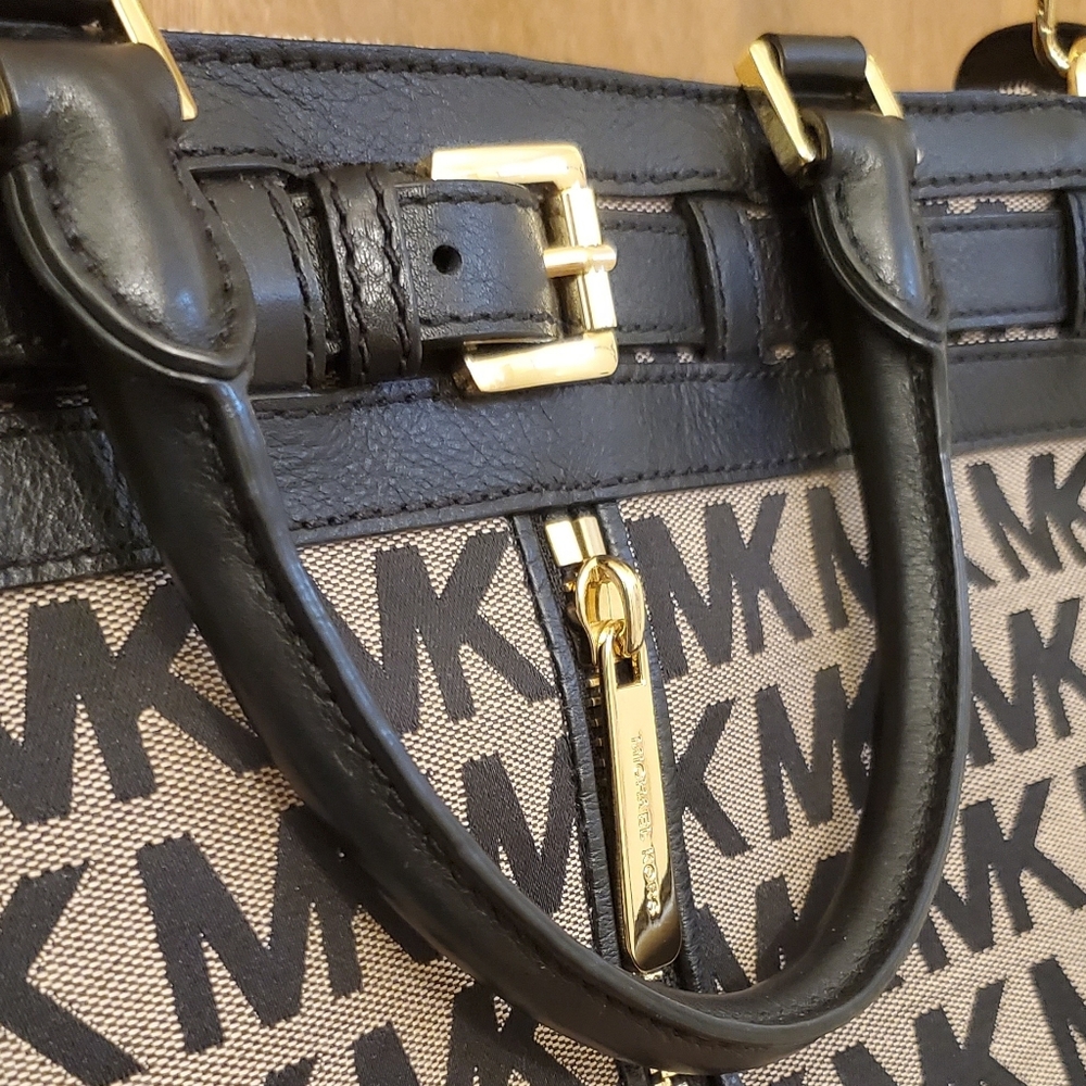 Michael Kors Bucket Bag